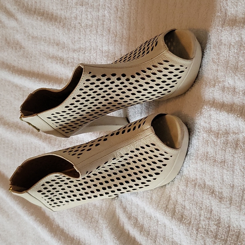Used white platform